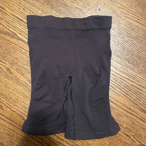 Skims thigh and tummy control